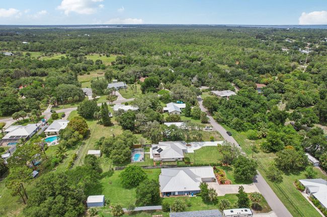 9830 Oak Trl, House other with 3 bedrooms, 3 bathrooms and null parking in Sebastian FL | Image 4
