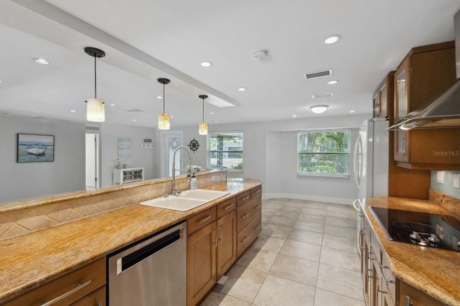 506 69 Th St, House other with 3 bedrooms, 2 bathrooms and null parking in HOLMES BEACH FL | Image 17
