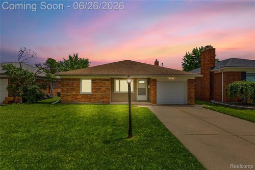 1075 12th St, Wyandotte, MI, 48192-3105 | Card Image
