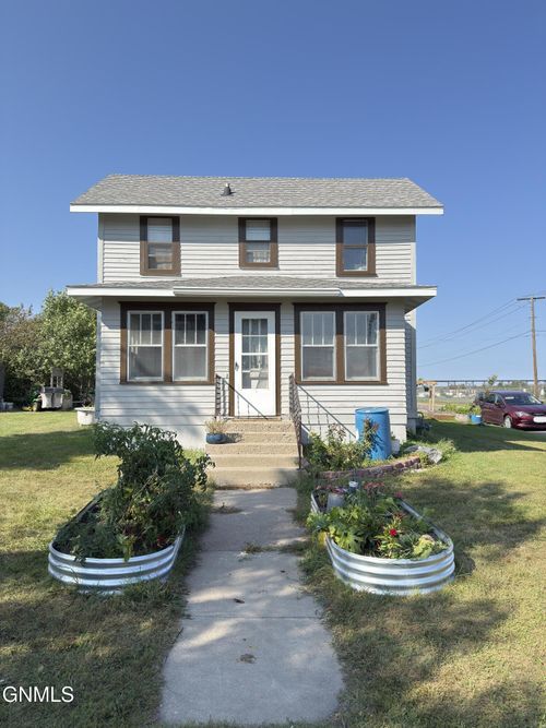 357 6th St Ne, Valley City, ND, 58072-2603 | Card Image