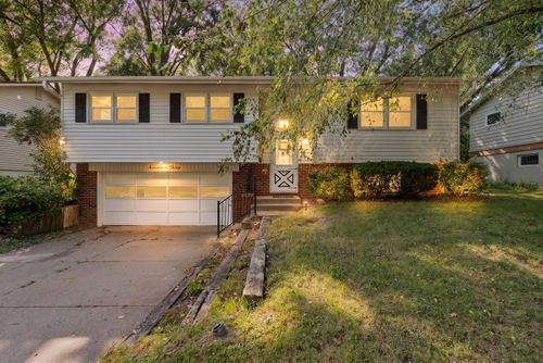 1730 Fairmeadows Dr, Bettendorf, IA, 52722-3840 | Card Image