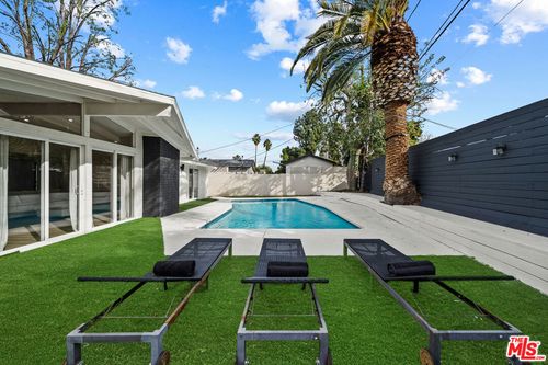 20308 Mobile St, Winnetka, CA, 91306-4240 | Card Image