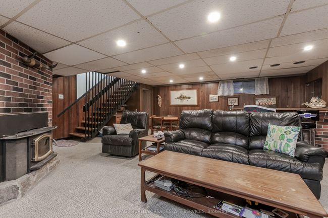 15 3 Rd Rd E, House other with 3 bedrooms, 1 bathrooms and 8 parking in Stoney Creek ON | Image 12