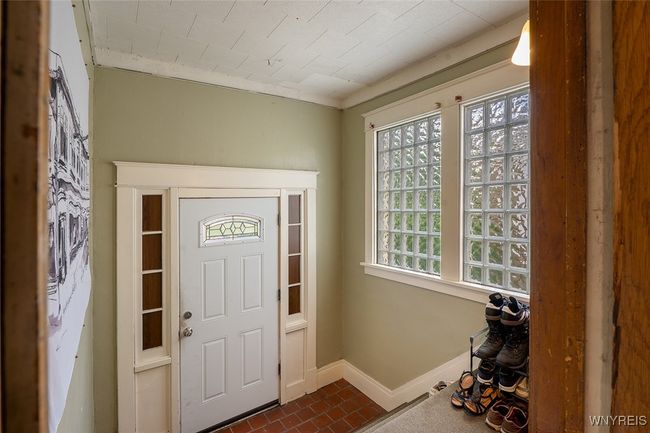 Front Entryway | Image 44