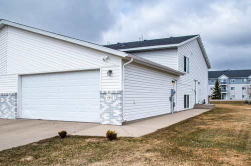 1902 41st Avenue S, Moorhead, MN, 56560 | Card Image