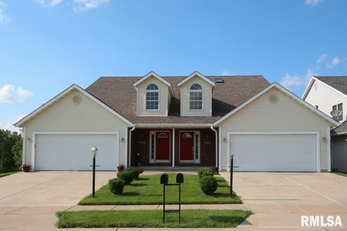 3054 Cherrywood Dr, Bettendorf, IA, 52722-7550 | Card Image