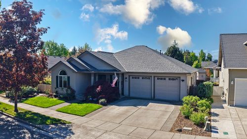 761 Griffin Oaks Dr, Central Point, OR, 97502-2391 | Card Image