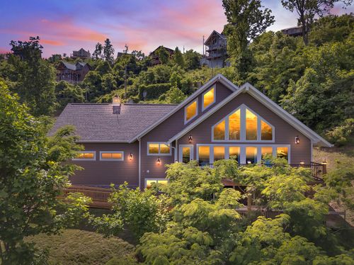 730 Deerfoot Dr, Gatlinburg, TN, 37738-5247 | Card Image