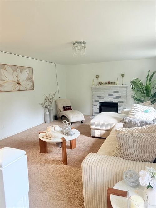 95 Autumn Dr, Northampton, MA, 01062-9720 | Card Image