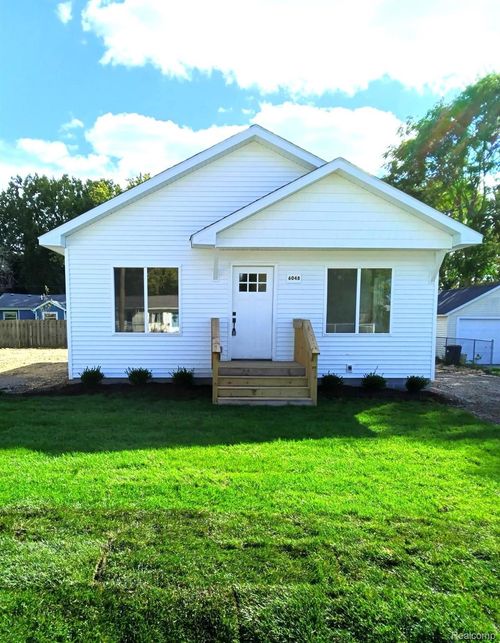 6048 Pearl St, Burton, MI, 48509-2219 | Card Image