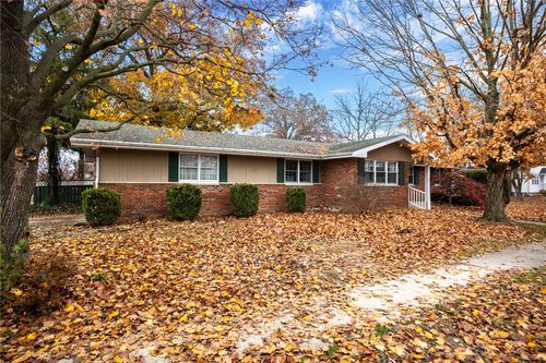 101 S Edwards St, Altamont, IL, 62411-1205 | Card Image