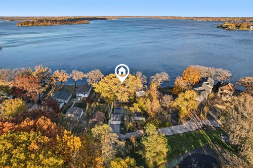 67 Cora Ave, Fox Lake, IL, 60020-1513 | Card Image