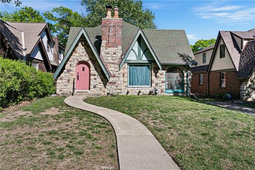 6811 Oak St, Kansas City, MO, 64113-2476 | Card Image