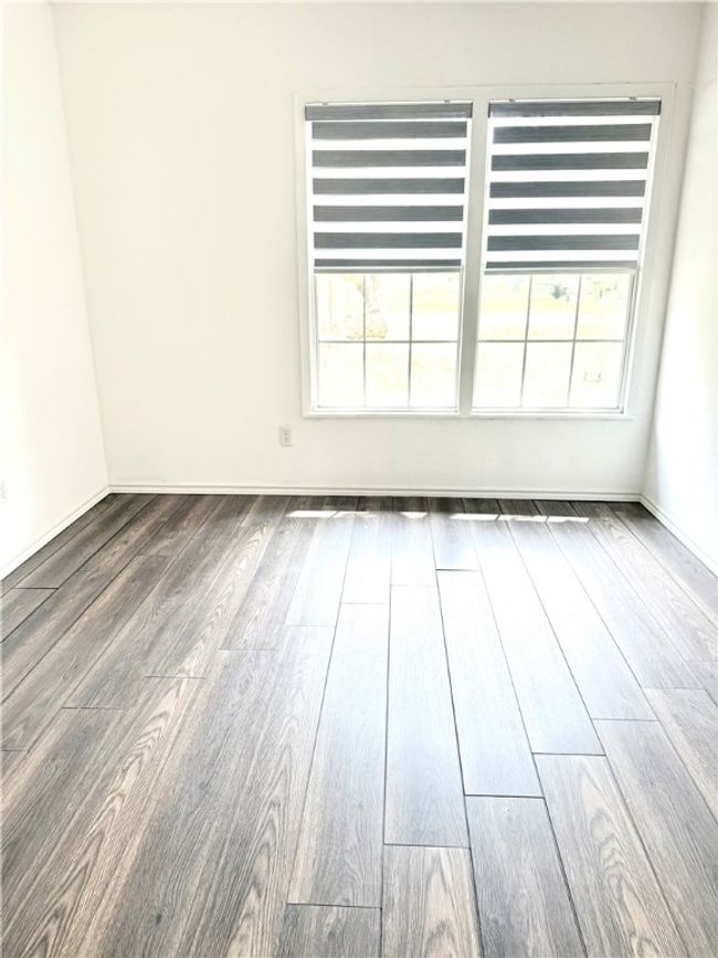 Bedroom 2 with Zebra blinds | Image 18