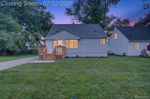 29527 James St, Garden City, MI, 48135-2047 | Card Image