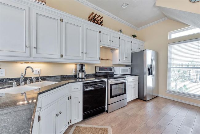 Coastal Kitchen Comfort – This bright and open kitchen includes stainless steel appliances, a convenient warming drawer, and a walk-in pantry. | Image 13