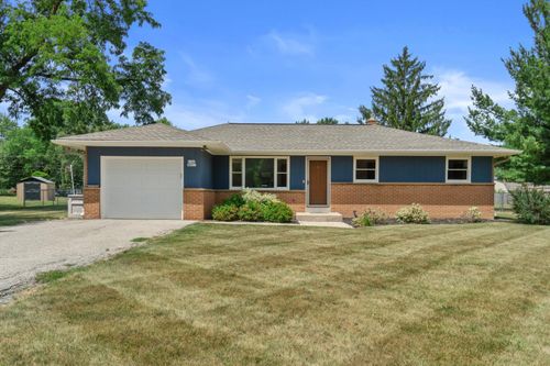W152N5427 Badger Dr, Menomonee Falls, WI, 53051-6701 | Card Image