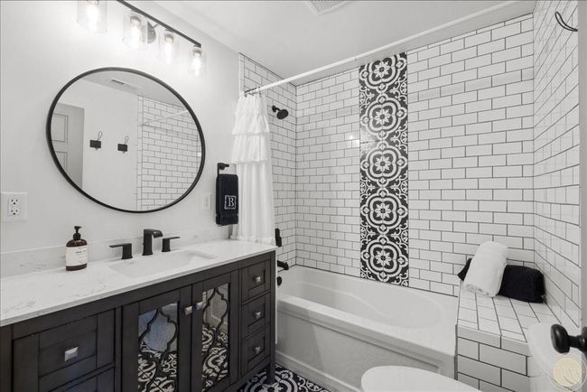 Bathroom - Upper | Image 20