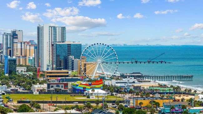 Water view with skyline | Image 10