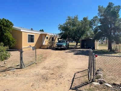 Fenced in yard with shade trees! | Image 2