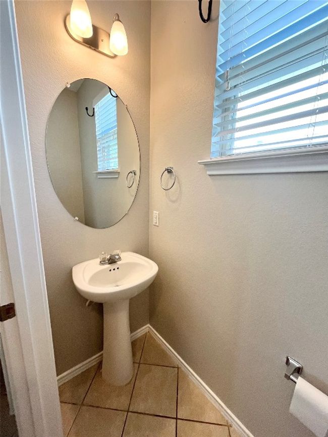 Powder room first floor | Image 25