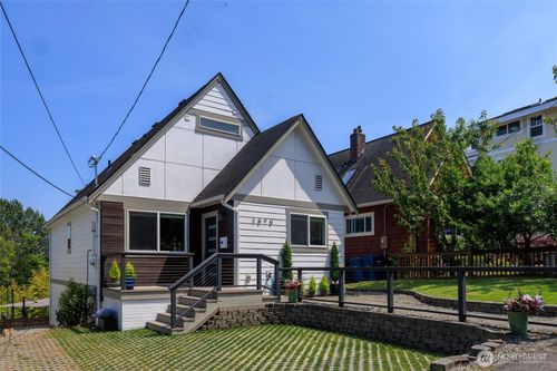 1070 25th Ave E, Seattle, WA, 98112-3610 | Card Image