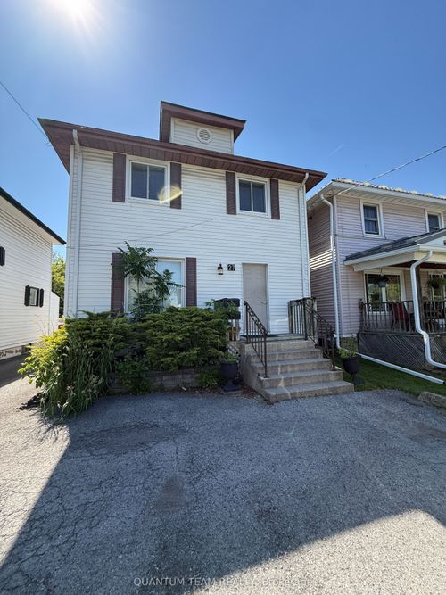 upper-27 Berryman Ave, Saint Catharines, ON, L2R3W8 | Card Image
