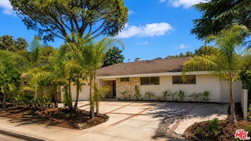 11425 Dona Evita Drive, Studio City, CA, 91604 | Card Image