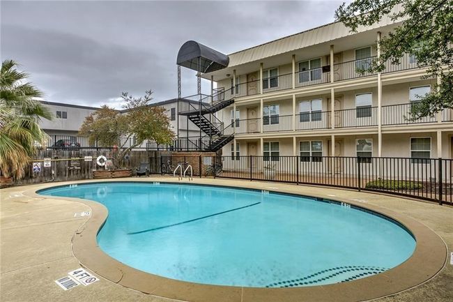 APT-52 - 910 Duncan Ln, Condo with 2 bedrooms, 2 bathrooms and 2 parking in Austin TX | Image 4