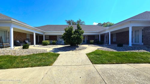 8627 Applegate Village Dr, Louisville, KY, 40219-5607 | Card Image