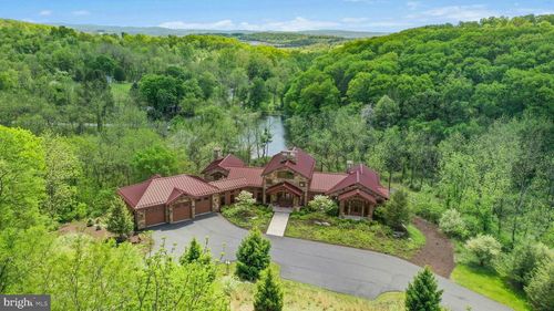 2042 Folk Rd, Fogelsville, PA, 18051-2309 | Card Image