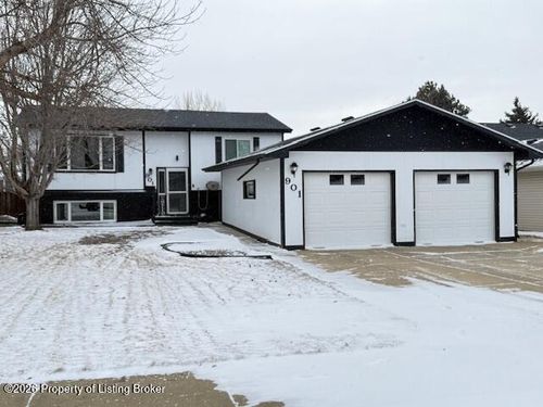 901 25th Street W, Dickinson, ND, 58601 | Card Image
