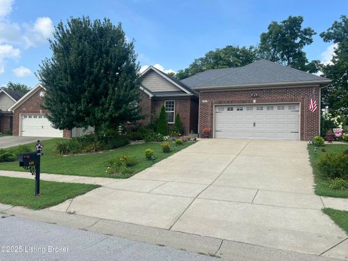 448 Oakview Dr, Shelbyville, KY, 40065-8458 | Card Image