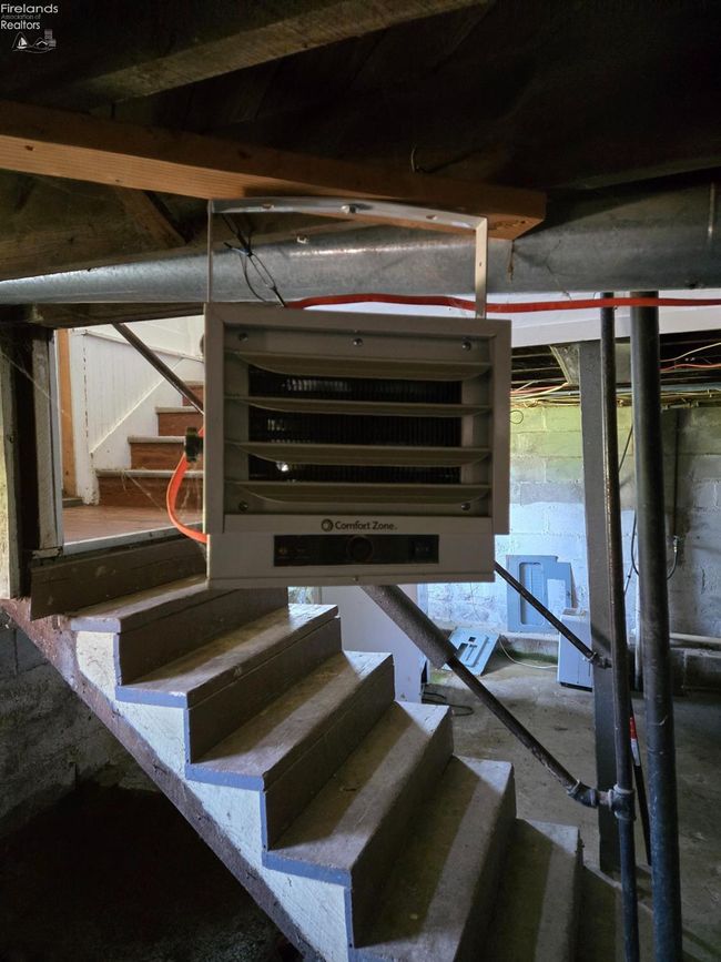91 1 St Ave, House other with 6 bedrooms, 2 bathrooms and 2 parking in Tiffin OH | Image 27