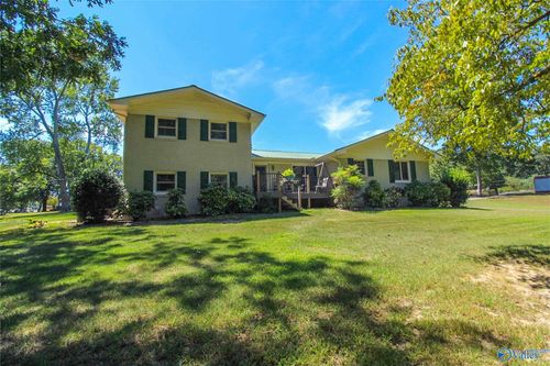 60 Holbrooks St, Crossville, AL, 35962-3249 | Card Image