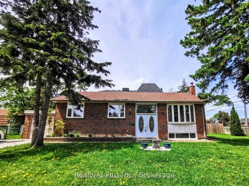 main-28 Benfer Rd, Richmond Hill, ON, L4C2J9 | Card Image