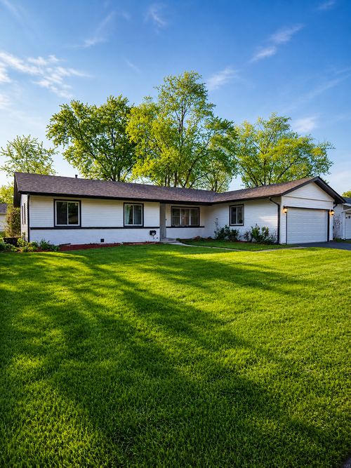 72 Braemar Dr, Elk Grove Village, IL, 60007-3916 | Card Image