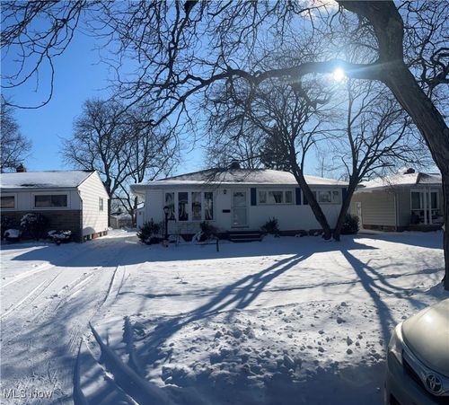 15712 Morning Star Ave, Maple Heights, OH, 44137-4522 | Card Image