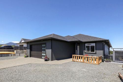 2415 Beaumont Cres, Cumberland, BC, V0R1S0 | Card Image