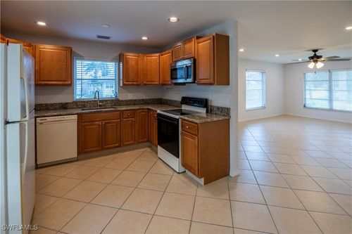 apt-b212-180 Cypress Way E, Naples, FL, 34110-1293 | Card Image