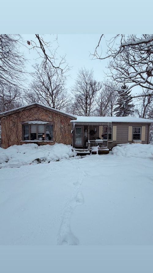 1136 Adams Ave, Winthrop Harbor, IL, 60096-1529 | Card Image