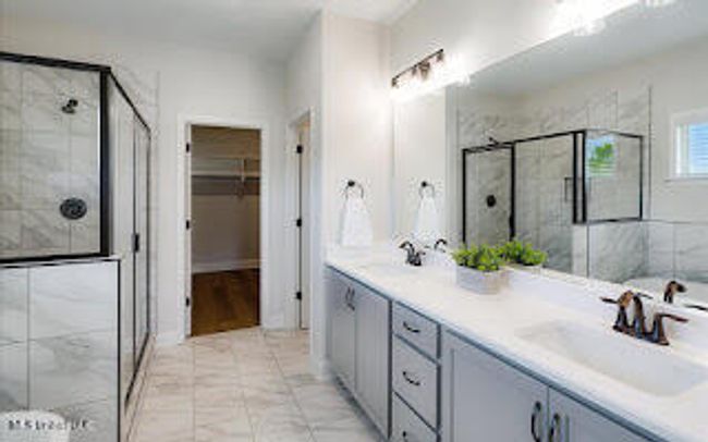 master bathroom | Image 20
