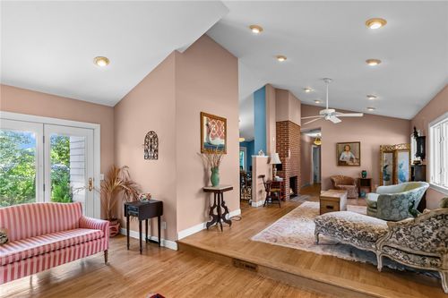 72 Highland Ave, Barrington, RI, 02806-4730 | Card Image