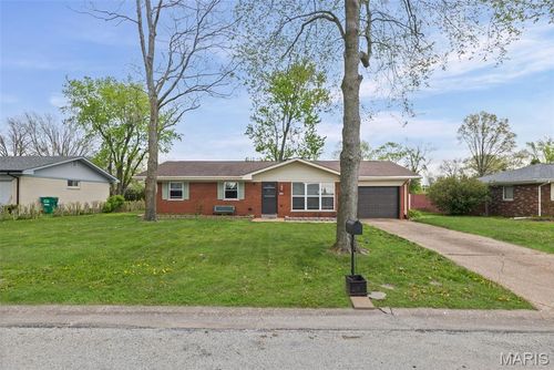 317 Aaron Dr, Belleville, IL, 62220-3071 | Card Image