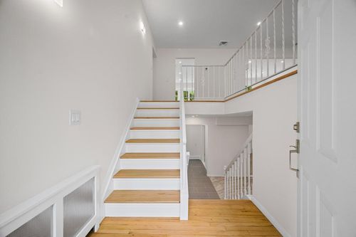 26 Ravine Rd, Great Neck, NY, 11023-1712 | Card Image