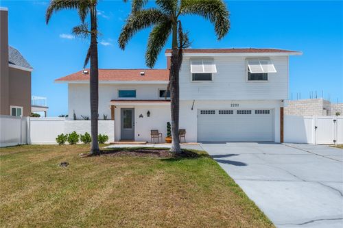 2202 Donato Dr, BELLEAIR BEACH, FL, 33786-3433 | Card Image
