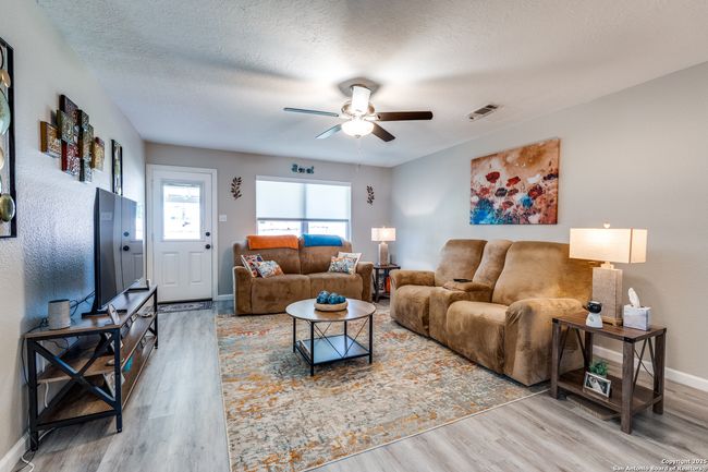 9814 Autumn Dawn, House other with 3 bedrooms, 2 bathrooms and null parking in Converse TX | Image 7