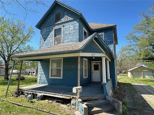 1609 S Evergreen Ave, Chanute, KS, 66720-3161 | Card Image