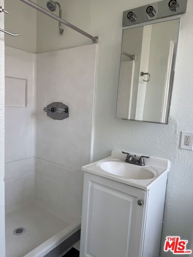 APT-406 - 920 S Hobart Blvd, Condo with 0 bedrooms, 1 bathrooms and null parking in Los Angeles CA | Image 10