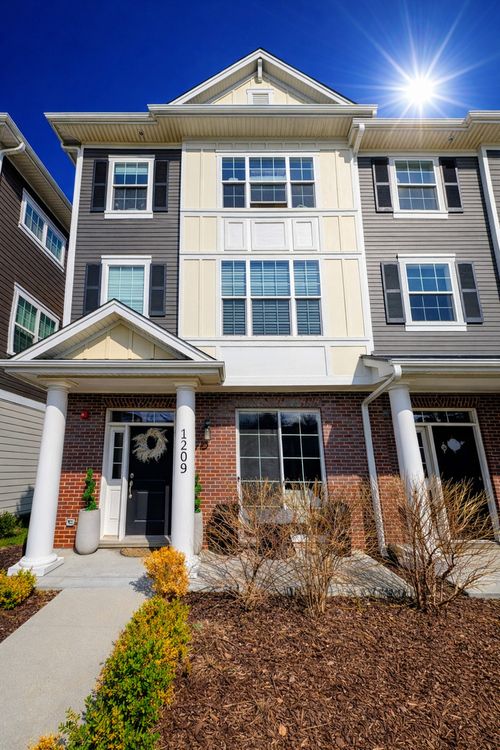 1209 Parker Dr, Glenview, IL, 60025-3183 | Card Image